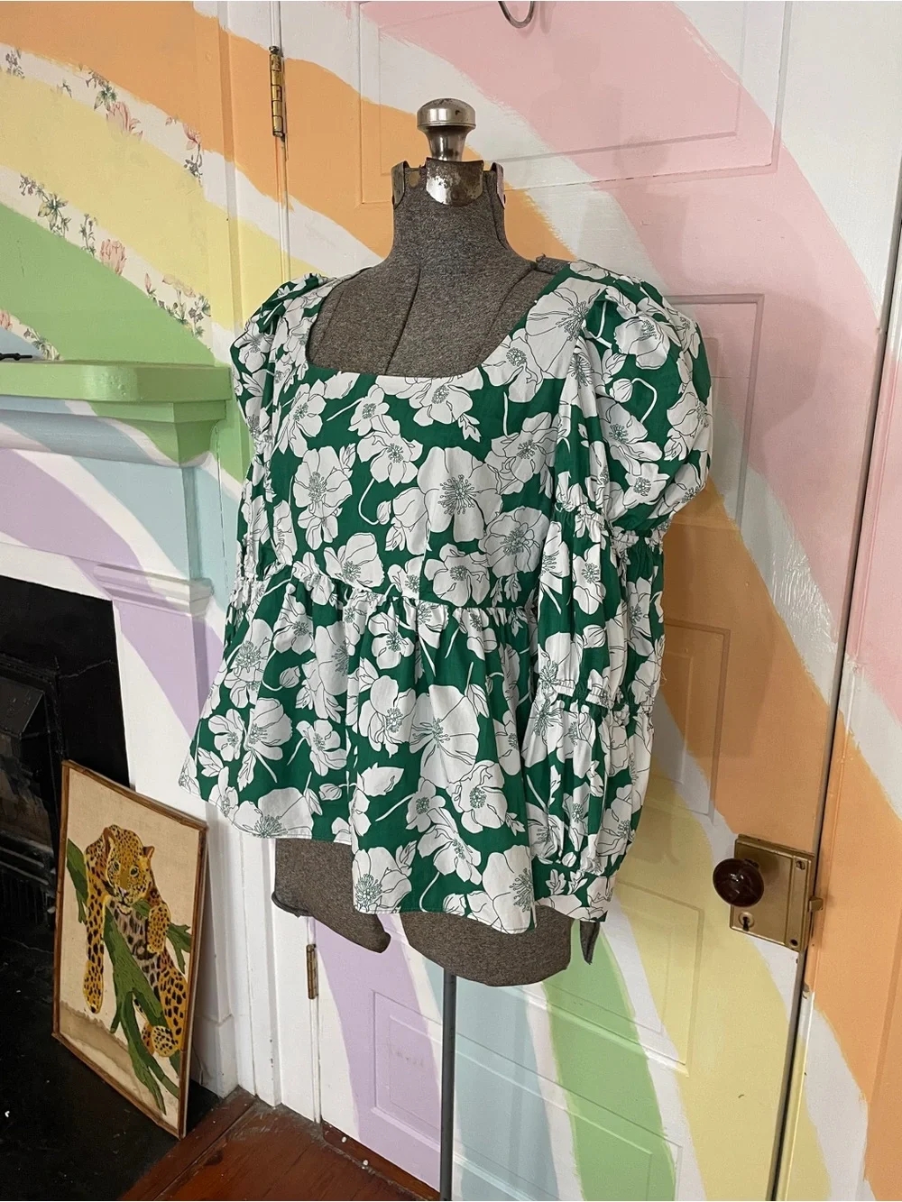 Tuckernuck Hyacinth House Green Floral Clemons Cotton Peplum Top Sz M 💛🎀